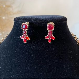 AVON two piece set! Necklace & earring set. 2 small call outs